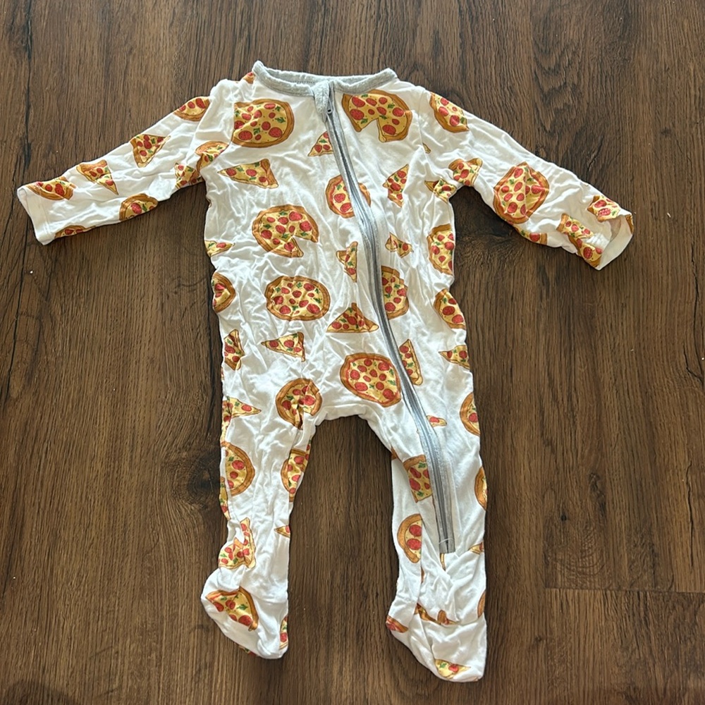 Mudpie 0-3 month pizza onesie. Soft and stretchy material.